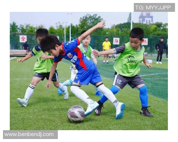 足球聊聊：探讨绿茵场上的激情与梦想，分享球迷心声与赛事精彩瞬间